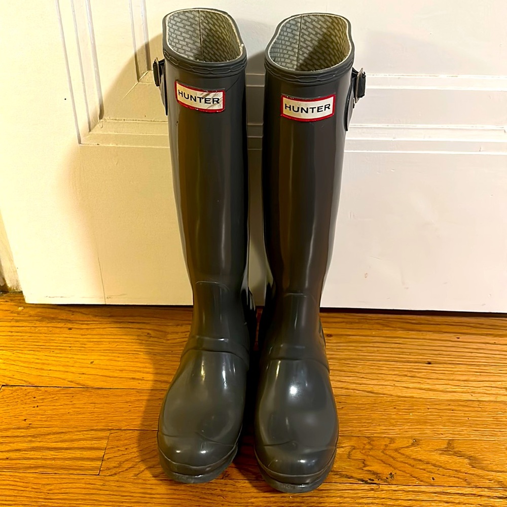 Hunter Boots size 6. Olive